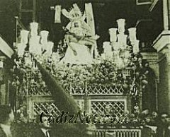 Cadiz:Virgen de las Angustias de Jerez, en una instantánea de los años 50 con el antiguo paso de la Lanzada