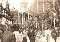 Cadiz:La Plaza de San Juan de Dios exornada para el Corpus a principios del siglo XX