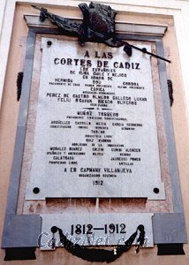 Cadiz:Dedicatoria a las Cortes de Cádiz. Es una de las muchas que, con el mismo motivo, engalanan la fachada de la Iglesia de San Felipe Neri, sede de la asamblea durante la redacción de la Constitución de 1812.
