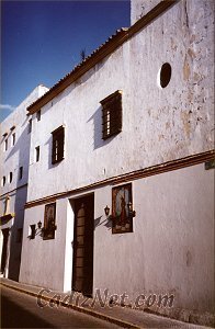 Cadiz:Fachada a la calle Larga y puerta de acceso al torno.