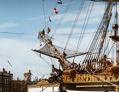 Cadiz:Al fondo las torres miradores de Cádiz, volvían a tener el protagonismo que gozaron en el siglo XVIII