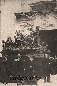 Cadiz:Grupo escultórico de las Siete Palabras, que se conserva en la Santa Cueva de Cádiz, cuando salía procesionalmente a mediados del siglo XX.