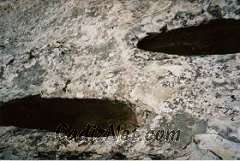 Cadiz:Dos enterramientos excavados en la roca